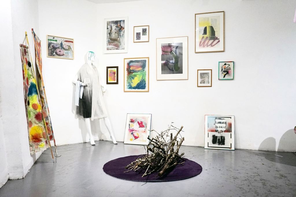 Manuel Pomar art contemporain contemporary art Toulouse dérive amertume dessin histoire pop référence nature culture peinture Golgotha Golgotha picnic théâtre Garonne peinture spray techniques mixtes mix media drawing image picture abstrait abstrait atelier studio artist studio peinture painting