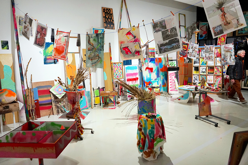 Manuel Pomar art contemporain contemporary art néon néon light enseigne neon sign signs Toulouse dérive amertume dessin histoire pop référence nature culture techniques mixtes mix media painting abstrait painting peinture peinture abstraite alcool Suze Campari cocktail bartender bar culture modernité Colors Pop culture carrière collecte collection upgradage recyclage ne pas ajouter d'objets au monde université Jean-Jaurès CIAM la Fabrique AFTER Jérôme Carrié commissariat objets appropriation