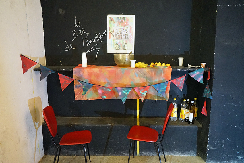 Manuel Pomar art contemporain contemporary art néon néon light enseigne neon sign signs Toulouse dérive amertume dessin histoire pop référence nature culture techniques mixtes mix media painting abstrait painting peinture peinture abstraite alcool Suze Campari cocktail bartender bar culture modernité Colors Pop culture appropriation