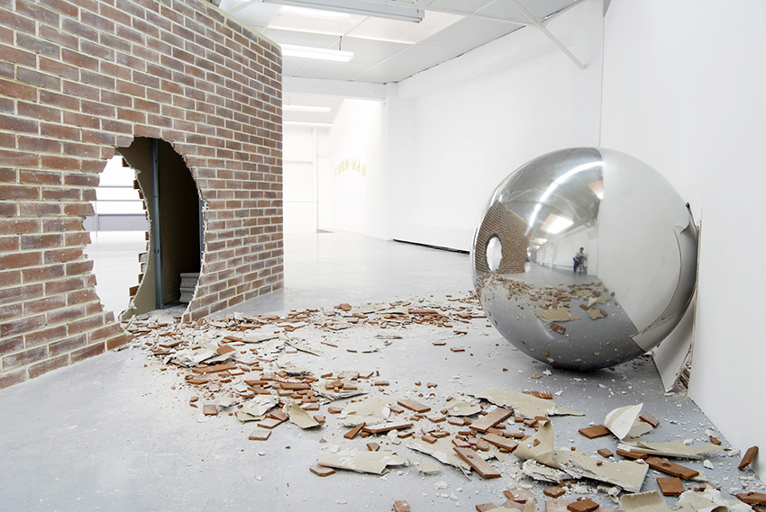 art contemporain Occitanie Toulouse contemporary art curator commissariat d’exposition commissaire Manuel Pomar installation Damien Aspe jeu vidéo Galerie Solelrtis culture numérique numérique concret Trétis Fuck Man USB Colors couleurs