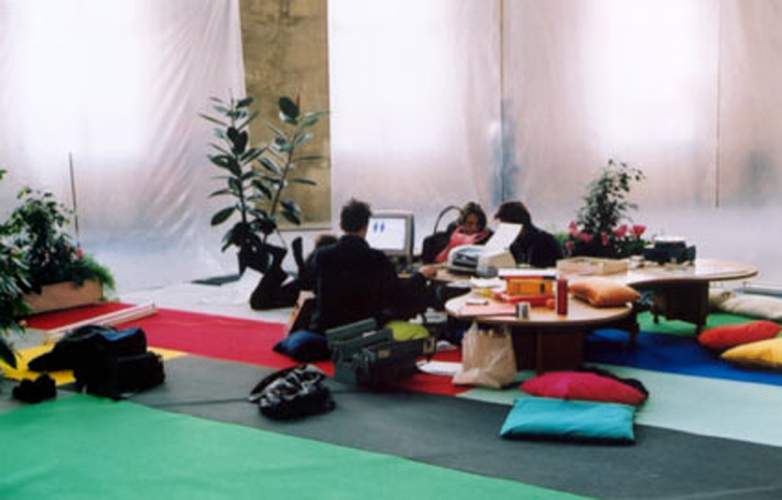 art contemporain contemporary art collectif d'artistes collective people alp le collectif alaplage affiche flyers cartes postales Hyper-ALP produits dérivés merchandising vente collecte marché diffusion œuvre mobile espace public