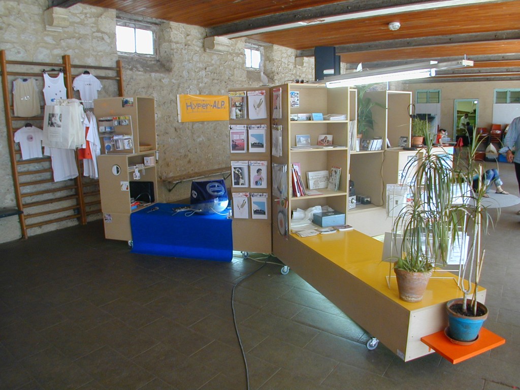 art contemporain contemporary art collectif d'artistes collective people alp le collectif alaplage affiche flyers cartes postales Hyper-ALP produits dérivés merchandising vente collecte marché diffusion œuvre mobile espace public