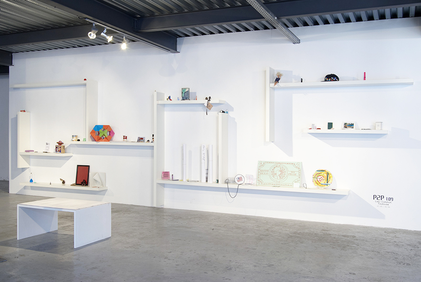 art contemporain Occitanie Toulouse peer to peer échange troc sérigraphie silckscreen contemporary art curator commissariat d’exposition commissaire Manuel Pomar installation Damien Aspe jeu vidéo Galerie Solelrtis culture numérique numérique concret Trétis Fuck Man USB Colors couleurs