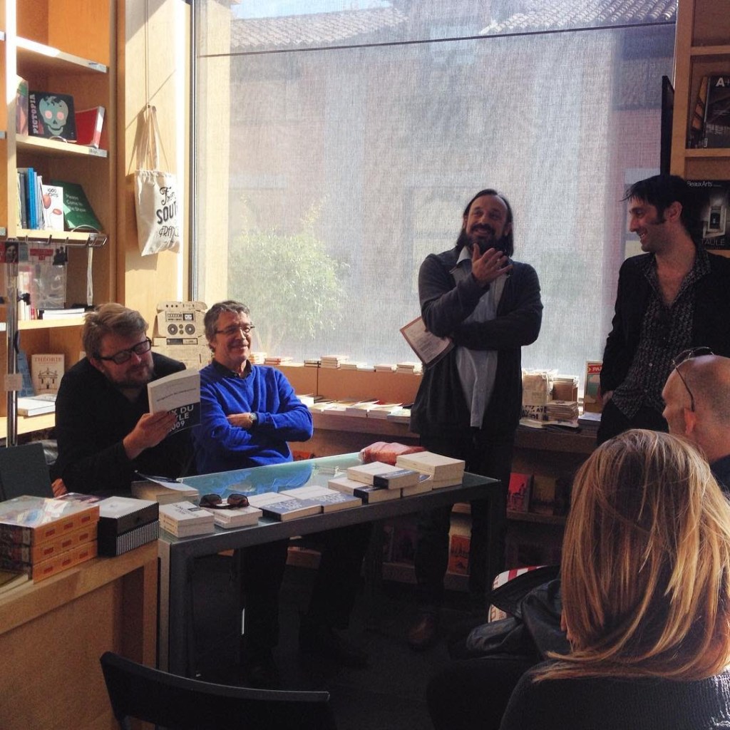 art contemporain Occitanie Toulouse contemporary art curator commissariat d’exposition commissaire Stéphane Arcas théâtre écriture film dramaturgie années 90 nineties Printemps de Septembre Manuel Pomar twin Towers mur de Berlin Marseille Bruxelles décor envers du décor Life comédiens grunge Brice Matthieussent 330 330+1 bleu bleu