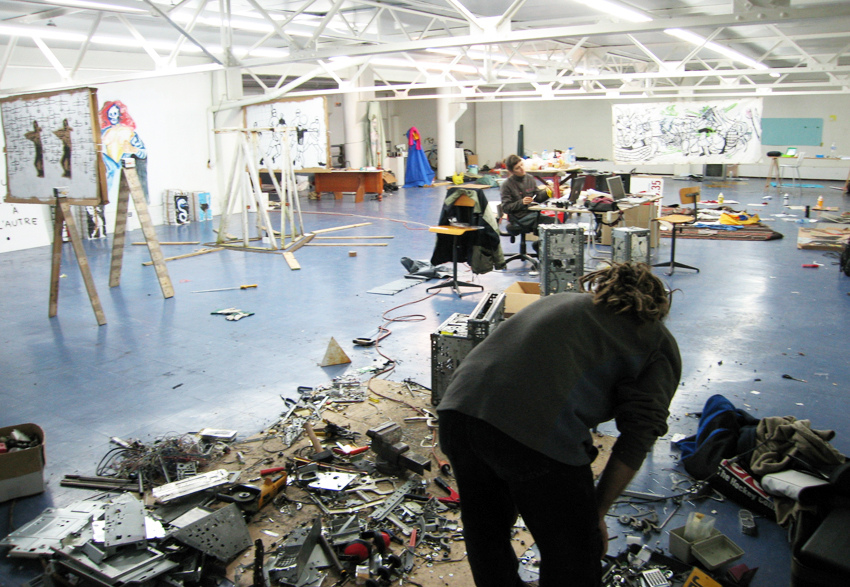 ALaPlage ALP le collectif art contemporain collectif d'artistes collective people vivons groupés alp le collectif alaplage Toulouse art contemporain contemporary art artist run space Occitanie années 90 nineties boulevard des Minimes fleuriste enseigne étudiants apprentis Québec Canada Zébra 3 Bordeaux collectif atelier résidence Laurent Gagnon