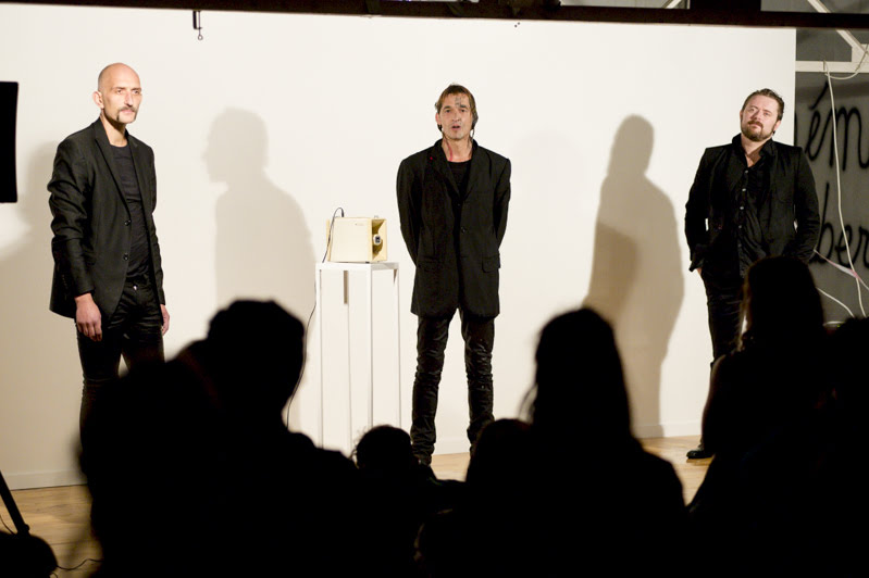 art contemporain Occitanie Toulouse contemporary art curator commissariat d’exposition commissaire Stéphane Arcas théâtre écriture film dramaturgie années 90 nineties Printemps de Septembre Manuel Pomar twin Towers mur de Berlin Marseille Bruxelles décor envers du décor Life comédiens grunge bleu bleu