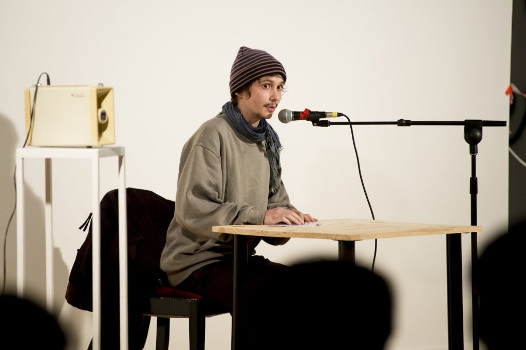 art contemporain Occitanie Toulouse contemporary art curator commissariat d’exposition commissaire Stéphane Arcas théâtre écriture film dramaturgie années 90 nineties Printemps de Septembre Manuel Pomar twin Towers mur de Berlin Marseille Bruxelles décor envers du décor Life comédiens grunge bleu bleu Yannick Meric