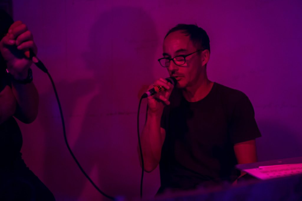 art contemporain Occitanie Toulouse contemporary art curator commissariat d’exposition commissaire Stéphane Arcas théâtre écriture film dramaturgie années 90 nineties Printemps de Septembre Manuel Pomar twin Towers mur de Berlin Marseille Bruxelles décor envers du décor Life comédiens Radio Radio FMR Jean Pommiès grunge bleu bleu