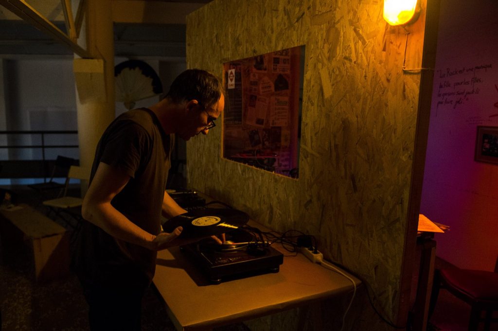 art contemporain Occitanie Toulouse contemporary art curator commissariat d’exposition commissaire Stéphane Arcas théâtre écriture film dramaturgie années 90 nineties Printemps de Septembre Manuel Pomar twin Towers mur de Berlin Marseille Bruxelles décor envers du décor Life comédiens grunge Jean Pommiès SST 330 330+1 bleu bleu