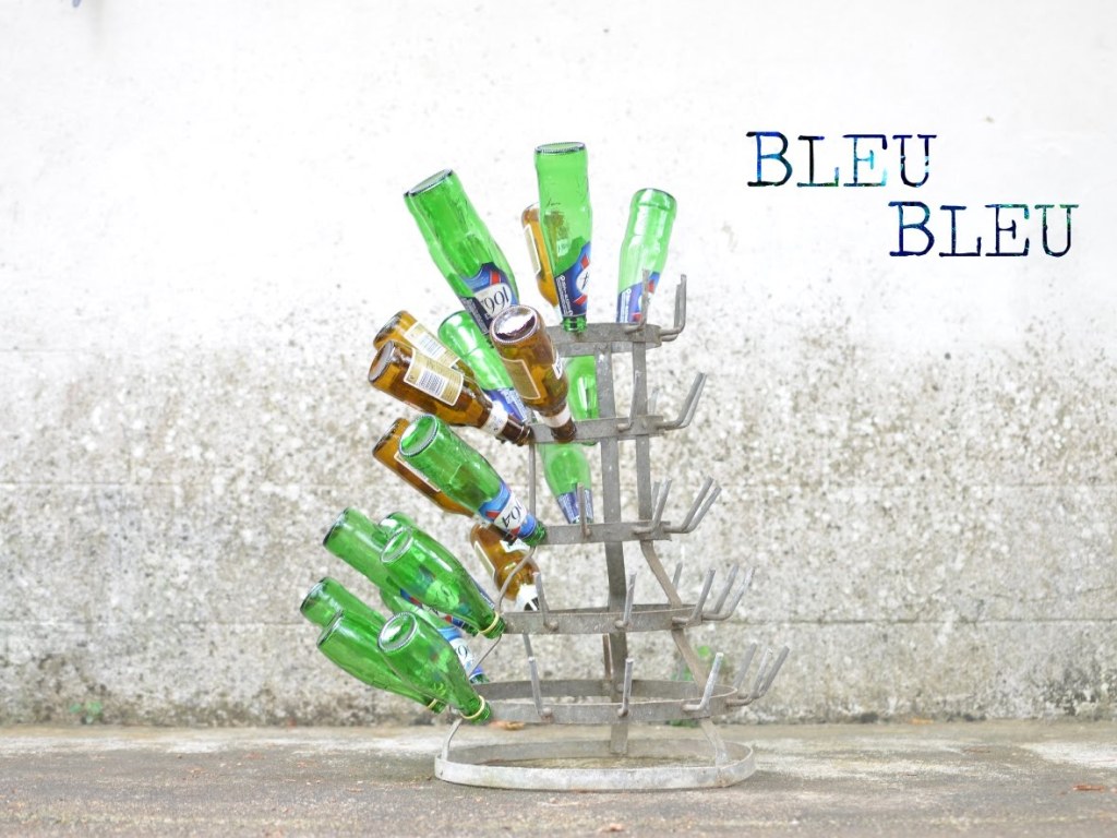 art contemporain Occitanie Toulouse contemporary art curator commissariat d’exposition commissaire Stéphane Arcas théâtre écriture film dramaturgie années 90 nineties Printemps de Septembre Manuel Pomar twin Towers mur de Berlin Marseille Bruxelles décor envers du décor Life comédiens grunge Marcel Duchamp dérive porte bouteille bleu bleu