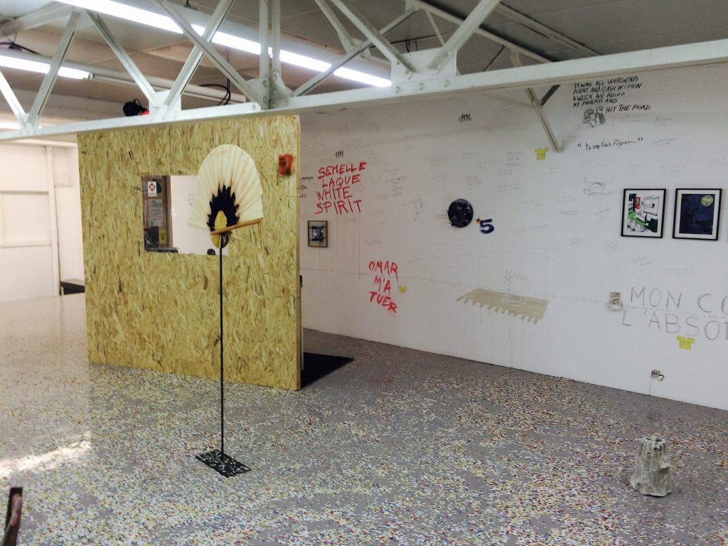 art contemporain Occitanie Toulouse contemporary art curator commissariat d’exposition commissaire Stéphane Arcas théâtre écriture film dramaturgie années 90 nineties Printemps de Septembre Manuel Pomar twin Towers mur de Berlin Marseille Bruxelles décor envers du décor Life comédiens grunge Cédric Teisseire décor séminal confettis radio radio FMR Phillipe Pitet émission onde intérieur nuit bleu bleu