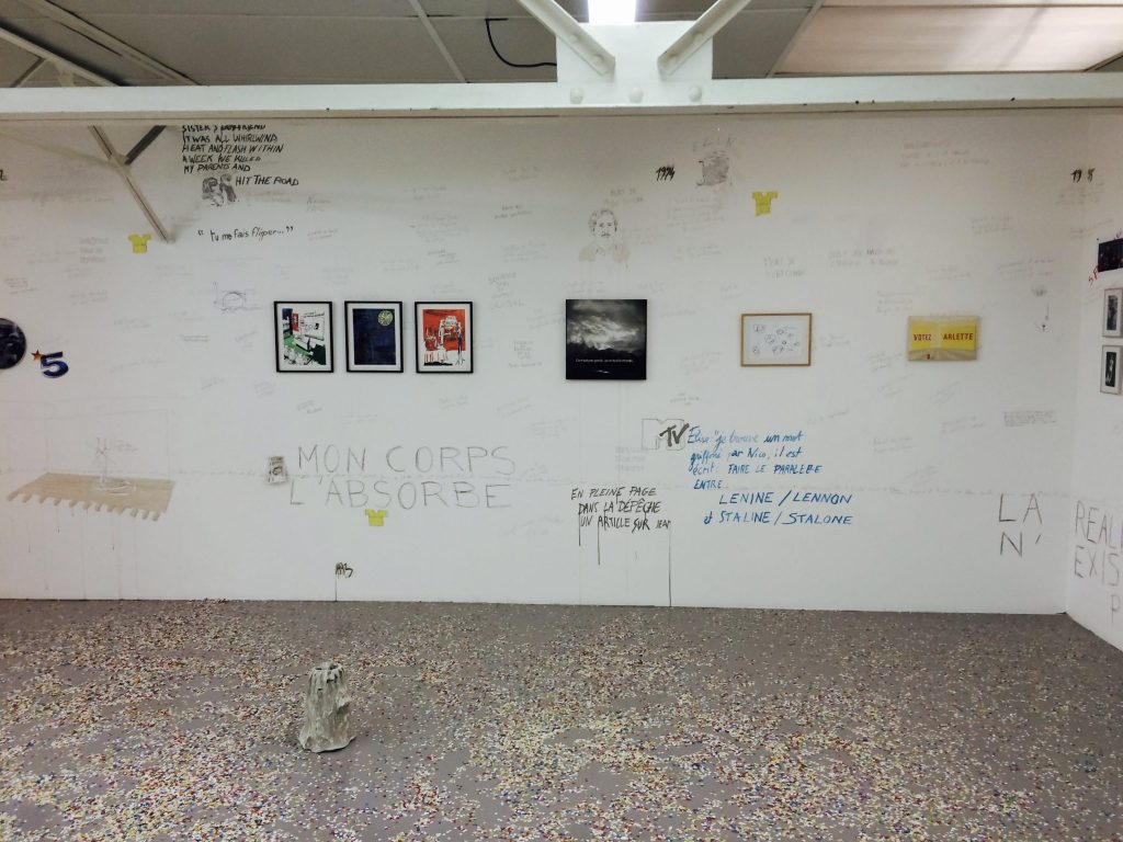 art contemporain Occitanie Toulouse contemporary art curator commissariat d’exposition commissaire Stéphane Arcas théâtre écriture film dramaturgie années 90 nineties Printemps de Septembre Manuel Pomar twin Towers mur de Berlin Marseille Bruxelles décor envers du décor Life comédiens grunge Cédric Teisseire décor séminal confettis radio radio FMR Phillipe Pitet émission onde intérieur Pierre Joseph nuit bleu bleu