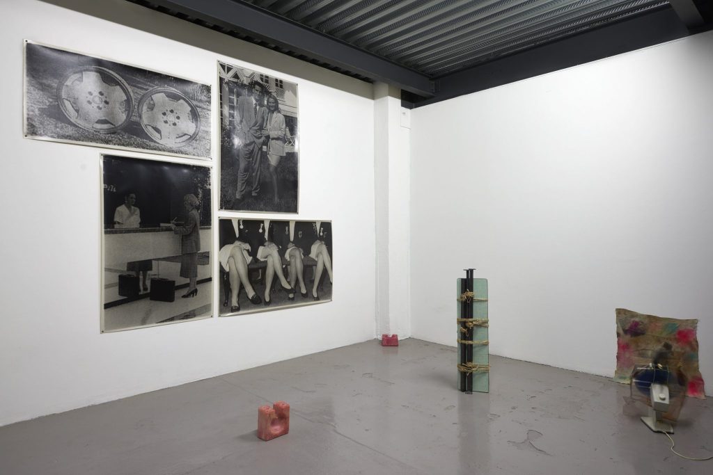 art contemporain Occitanie Toulouse contemporary art curator commissariat d’exposition commissaire Stéphane Arcas théâtre écriture film dramaturgie années 90 nineties Printemps de Septembre Manuel Pomar twin Towers mur de Berlin Marseille Bruxelles décor envers du décor Life comédiens grunge Cédric Teisseire décor séminal foutre dripping Pollock intérieur Jean-Baptiste Ganne nuit bleu bleu