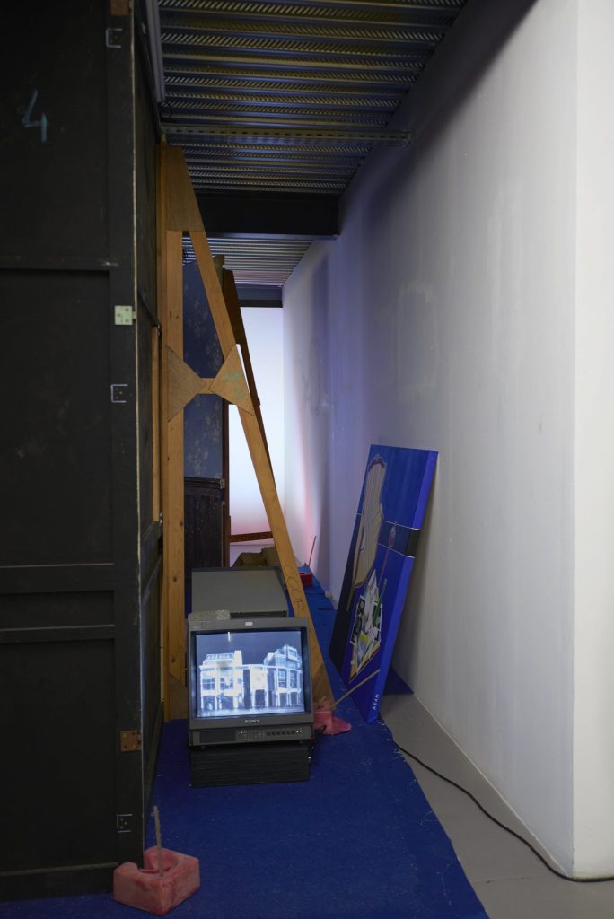 art contemporain Occitanie Toulouse contemporary art curator commissariat d’exposition commissaire Stéphane Arcas théâtre écriture film dramaturgie années 90 nineties Printemps de Septembre Manuel Pomar twin Towers mur de Berlin Marseille Bruxelles décor envers du décor Life comédiens grunge Cédric Teisseire décor séminal foutre dripping Pollock intérieur nuit bleu bleu