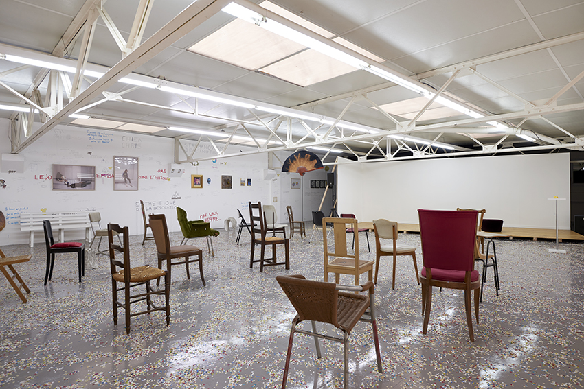 art contemporain Occitanie Toulouse contemporary art curator commissariat d’exposition commissaire Stéphane Arcas théâtre écriture film dramaturgie années 90 nineties Printemps de Septembre Manuel Pomar twin Towers mur de Berlin Marseille Bruxelles décor envers du décor Life comédiens grunge Cédric Teisseire décor séminal confettis radio radio FMR Phillipe Pitet émission onde intérieur Cinéma Liberté nuit bleu bleu