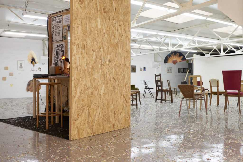 art contemporain Occitanie Toulouse contemporary art curator commissariat d’exposition commissaire Stéphane Arcas théâtre écriture film dramaturgie années 90 nineties Printemps de Septembre Manuel Pomar twin Towers mur de Berlin Marseille Bruxelles décor envers du décor Life comédiens grunge Cédric Teisseire décor séminal confettis radio radio FMR Phillipe Pitet émission onde intérieur No Pasaran nuit bleu bleu